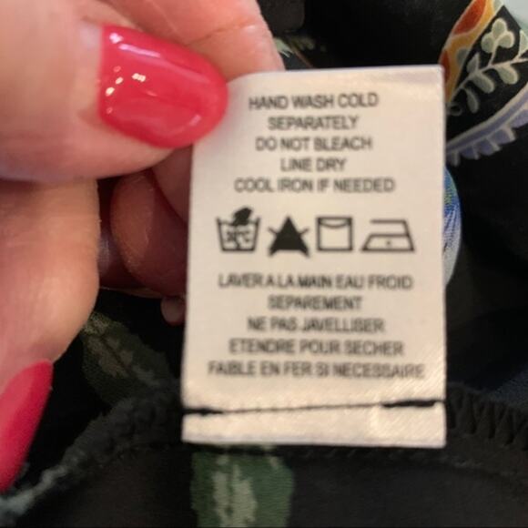 Pleione flower sleeveless top.  Blouse is Light summer weight size extra small - Picture 7 of 9